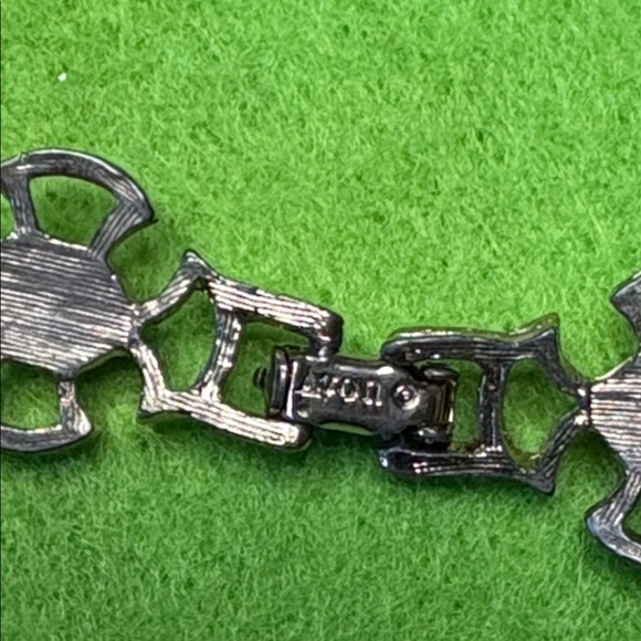 Vintage Avon 1973 Baroness Maltese Cross Green Faux Stone Gold Tone Bracelet - Picture 2 of 5